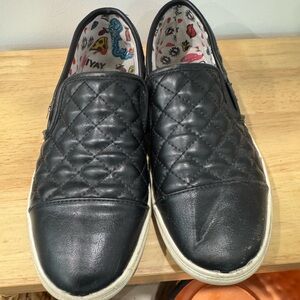 Girl’s Steve Madden zaander slip on shoes Size 4